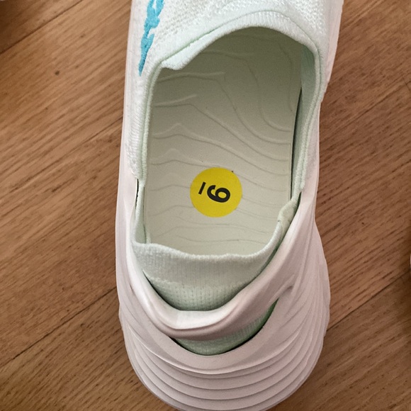 Hoka One One Restore TC Slip On Womens sneakers.Unisex - Picture 9 of 9